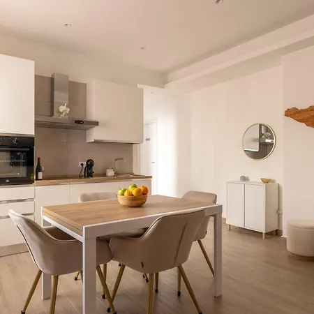 Private Sauna 3br 2ba Downtown Apartament Katania