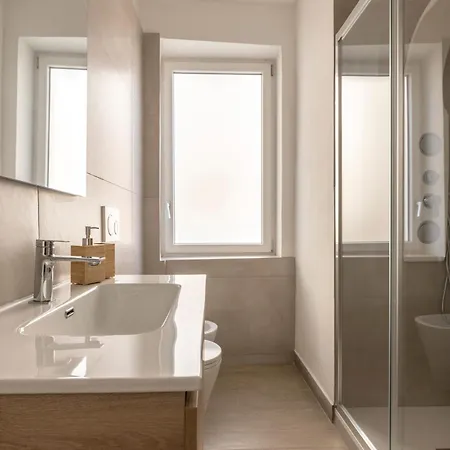 Private Sauna 3br 2ba Downtown Apartament Katania